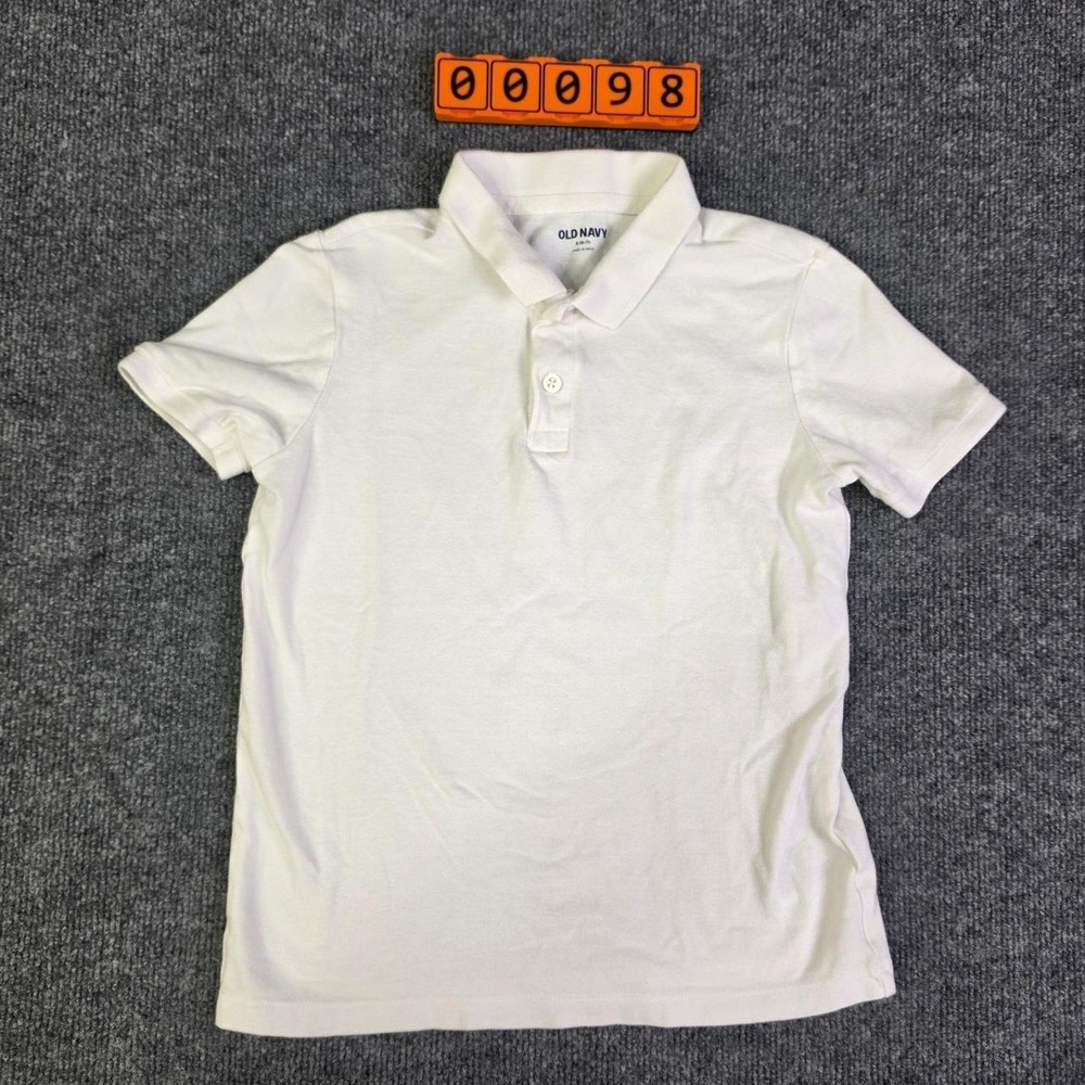 Kids Old Navy white polo shirt in size S (6-7)